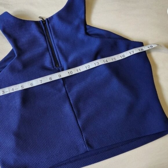 🔥 Bisou Bisou Blue Sleeveless Top Textured Slight Crop Size Large Day to Night - Picture 5 of 7